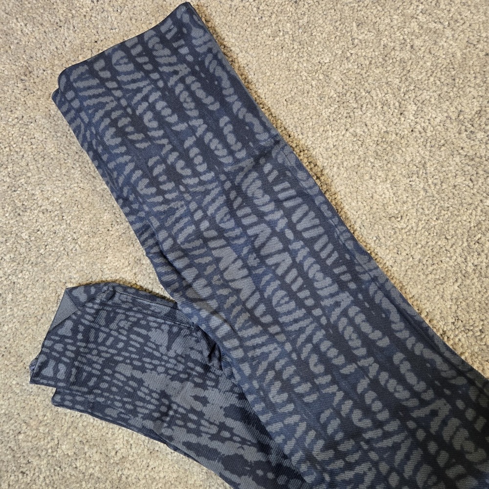 SPANX Look At Me Now Seamless Leggings‎  Indigo Geo Print Size Small